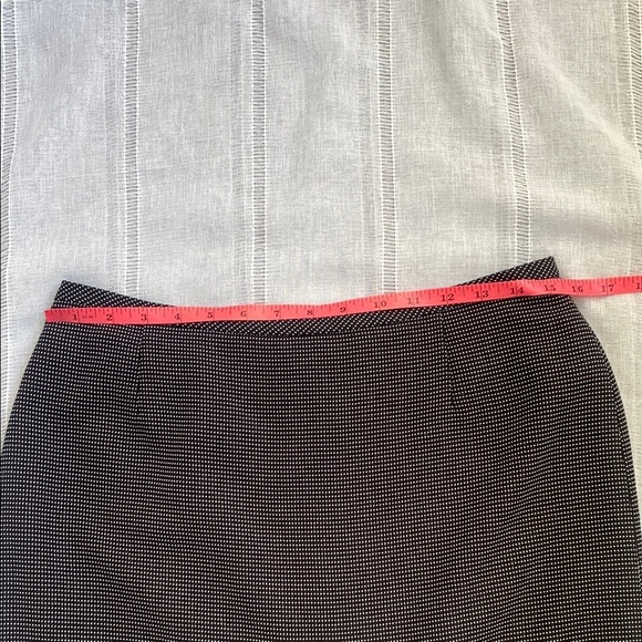 Y2k Knee-Length Pencil Skirt with Ruffled Flounce Hem. - Picture 6 of 12